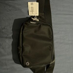 Lululemon Everywhere Belt Bag Large 2L NWT black